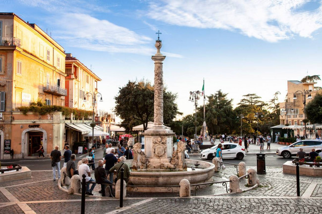Attività Commerciale in vendita a Genzano di Roma
