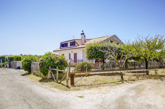 Villa singola in vendita a Pomezia