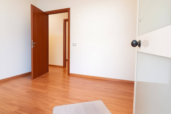 Locale Commerciale in vendita a Pomezia