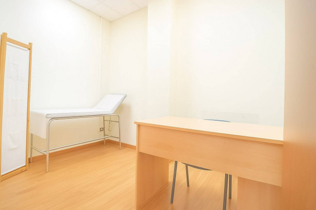 Locale Commerciale in vendita a Pomezia