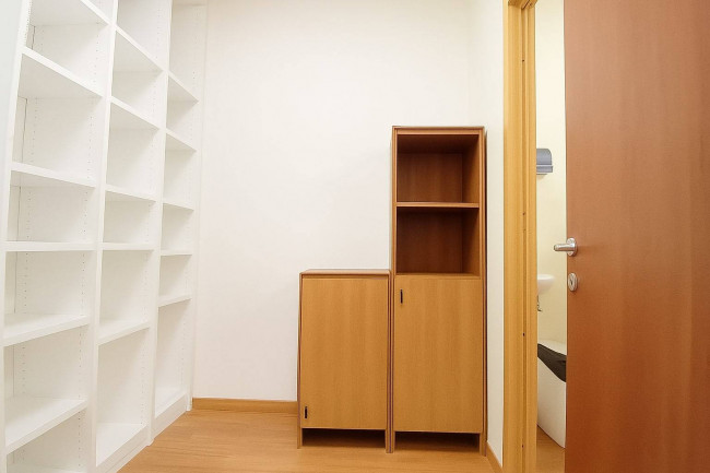 Locale Commerciale in vendita a Pomezia