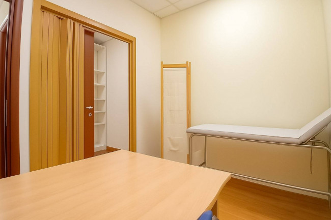 Locale Commerciale in vendita a Pomezia