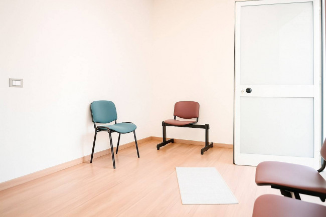 Locale Commerciale in vendita a Pomezia