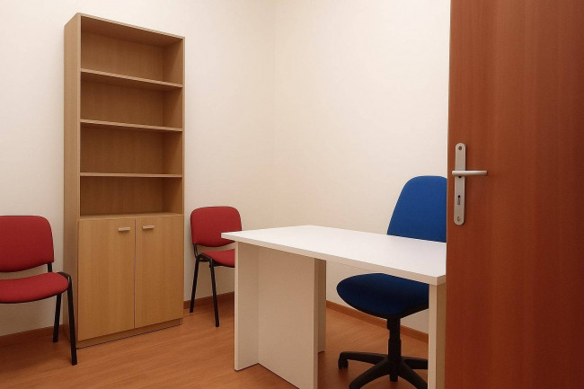 Locale Commerciale in vendita a Pomezia