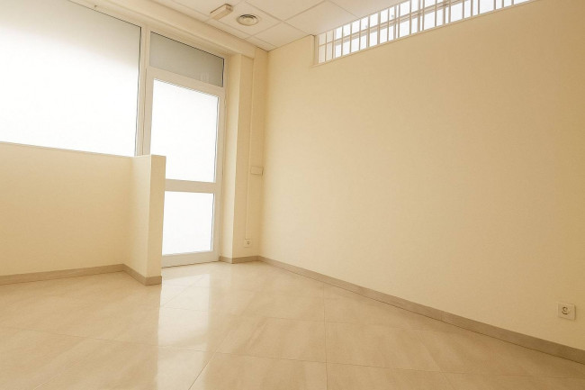 Locale Commerciale in vendita a Pomezia