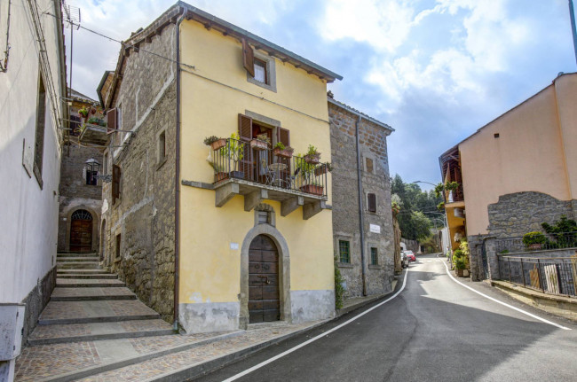 Casa Indipendente in vendita a Soriano nel Cimino