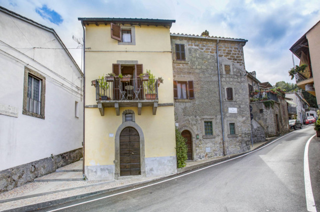 Casa Indipendente in vendita a Soriano nel Cimino