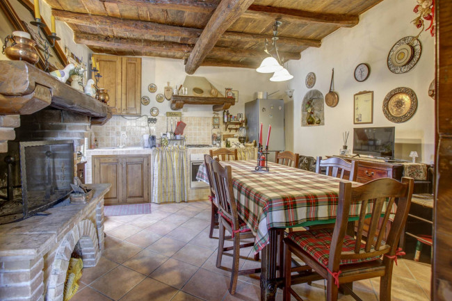 Casa Indipendente in vendita a Soriano nel Cimino