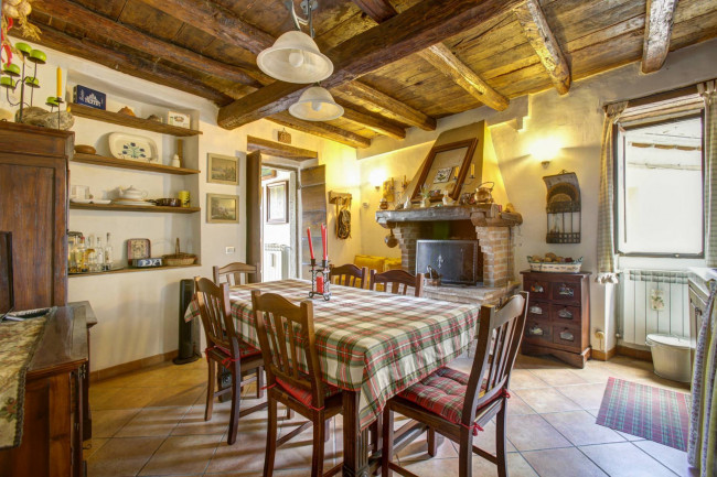 Casa Indipendente in vendita a Soriano nel Cimino