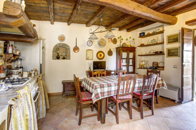 Casa Indipendente in vendita a Soriano nel Cimino