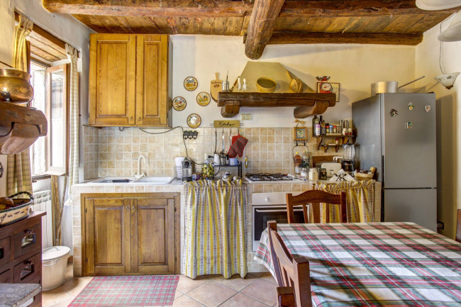 Casa Indipendente in vendita a Soriano nel Cimino