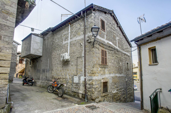 Casa Indipendente in vendita a Soriano nel Cimino