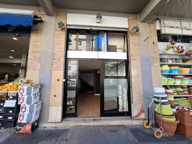 Locale Commerciale in vendita a Roma
