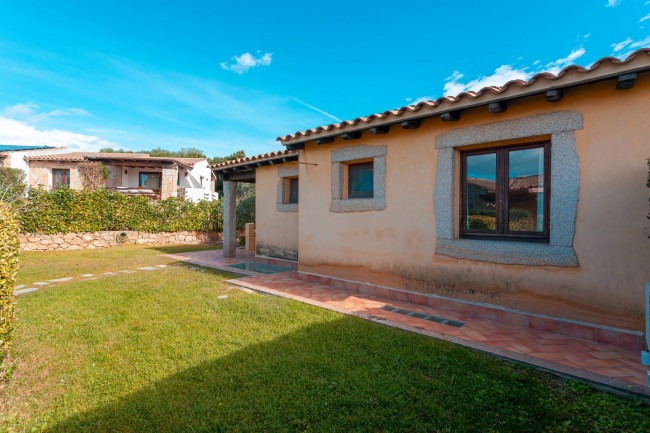 Villa bifamiliare in vendita a San Teodoro