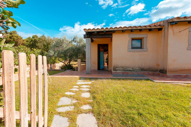 Villa bifamiliare in vendita a San Teodoro