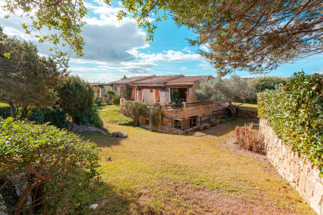 Villa bifamiliare in vendita a San Teodoro