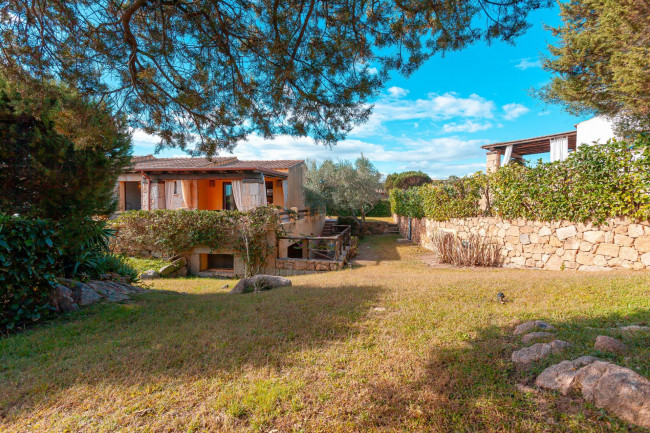 Villa bifamiliare in vendita a San Teodoro