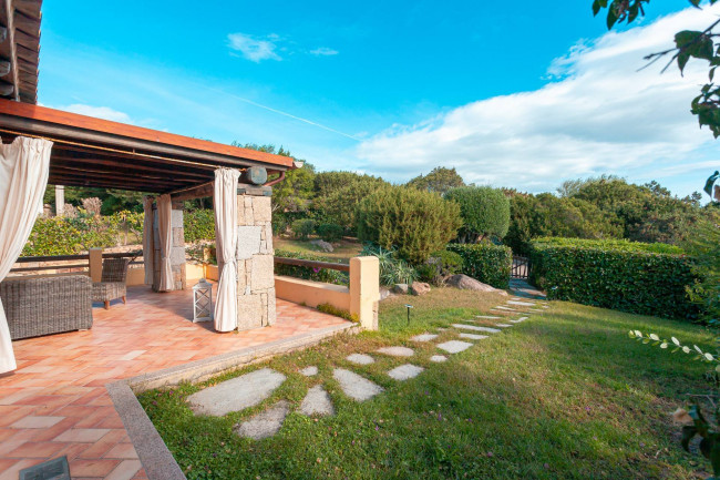 Villa bifamiliare in vendita a San Teodoro