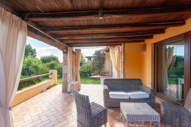 Villa bifamiliare in vendita a San Teodoro