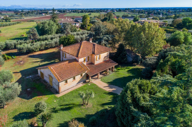 Cascina/Casale in vendita a Pomezia