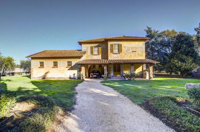 Cascina/Casale in vendita a Pomezia