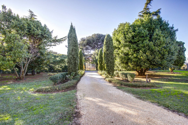 Cascina/Casale in vendita a Pomezia