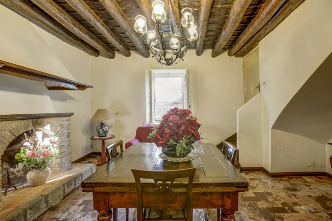 Cascina/Casale in vendita a Pomezia