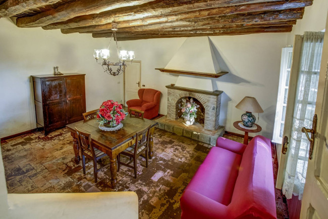 Cascina/Casale in vendita a Pomezia