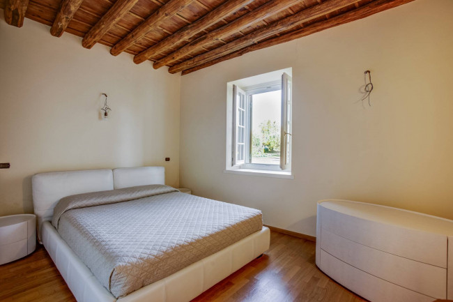 Cascina/Casale in vendita a Pomezia