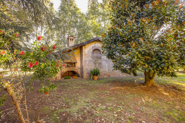 Cascina/Casale in vendita a Pomezia