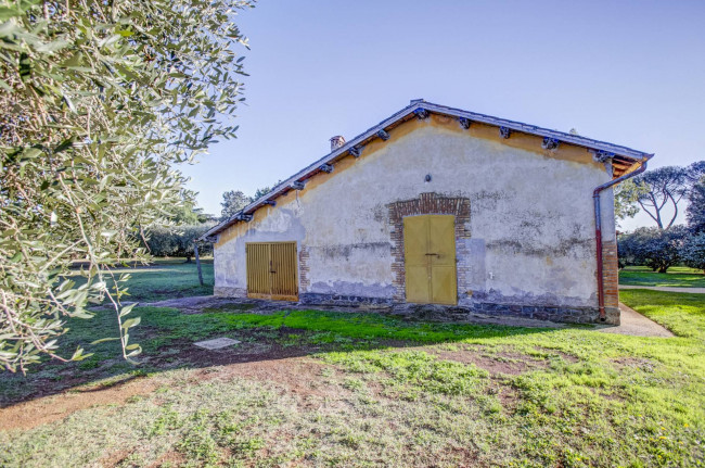 Cascina/Casale in vendita a Pomezia