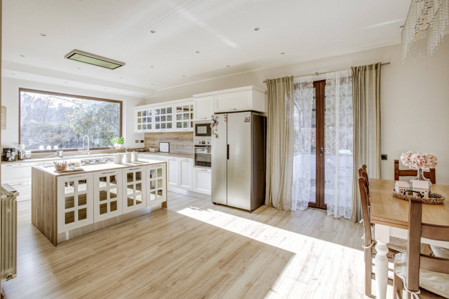 Villa bifamiliare in vendita a Rocca Priora