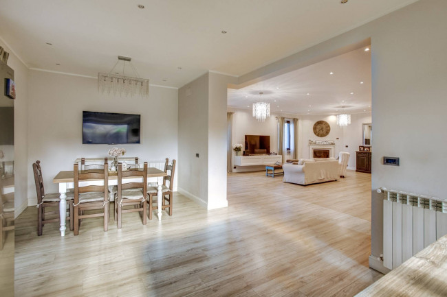 Villa bifamiliare in vendita a Rocca Priora