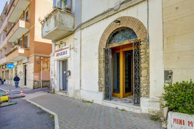 Locale Commerciale in affitto a Civitavecchia