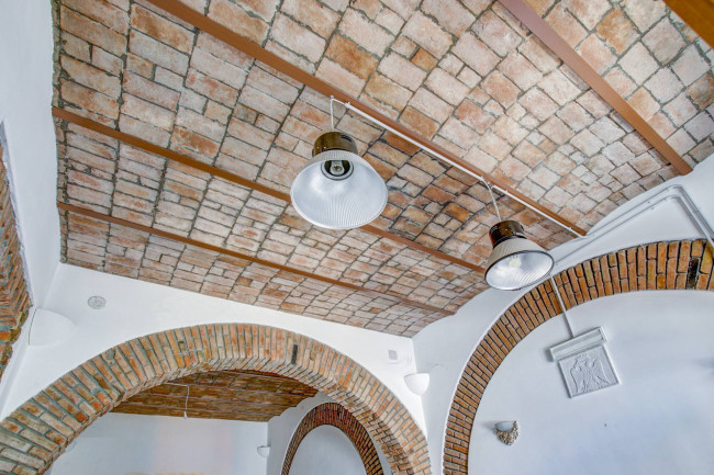 Locale Commerciale in affitto a Civitavecchia