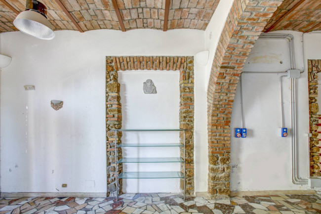 Locale Commerciale in affitto a Civitavecchia