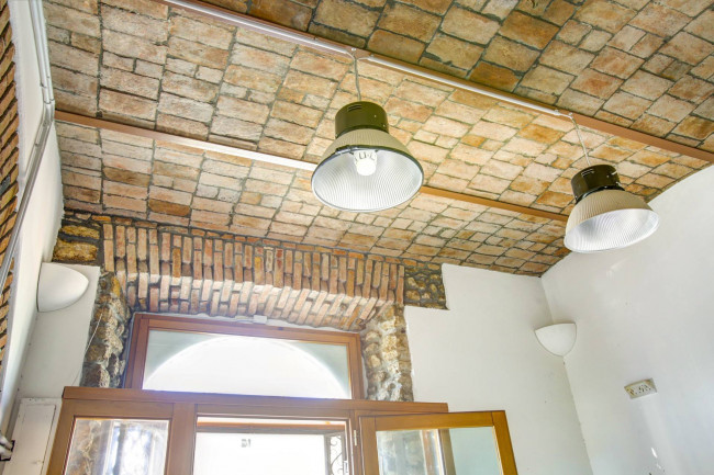 Locale Commerciale in affitto a Civitavecchia