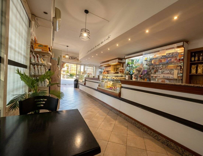 Bar in vendita a Pomezia