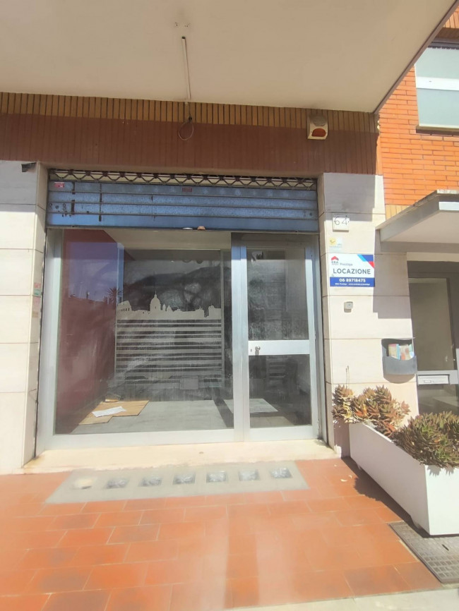 Negozio in affitto a Roma
