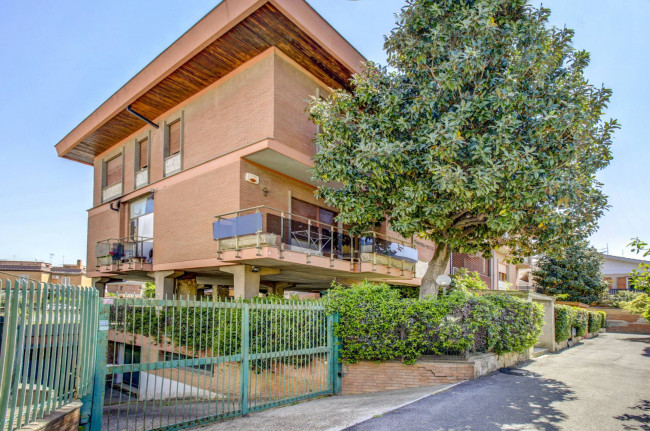 Villa bifamiliare in vendita a Roma