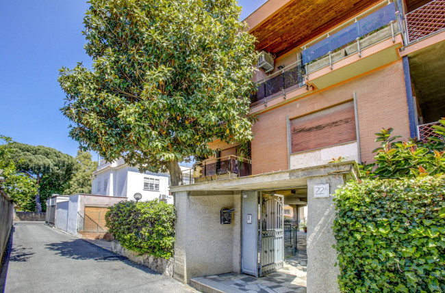 Villa bifamiliare in vendita a Roma
