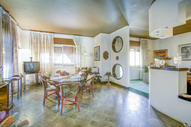 Villa bifamiliare in vendita a Roma
