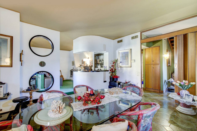 Villa bifamiliare in vendita a Roma