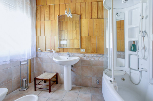 Villa bifamiliare in vendita a Roma