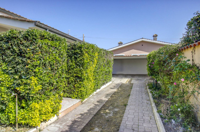 Villa bifamiliare in vendita a Ardea