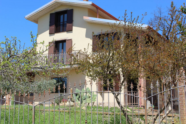 Villa singola in vendita a Gagliano Castelferrato