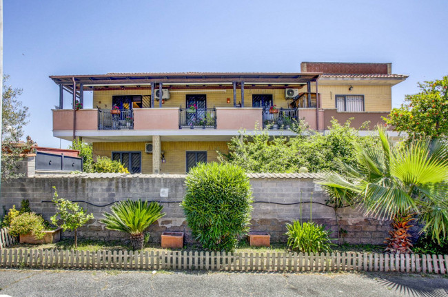 Villa bifamiliare in vendita a Pomezia