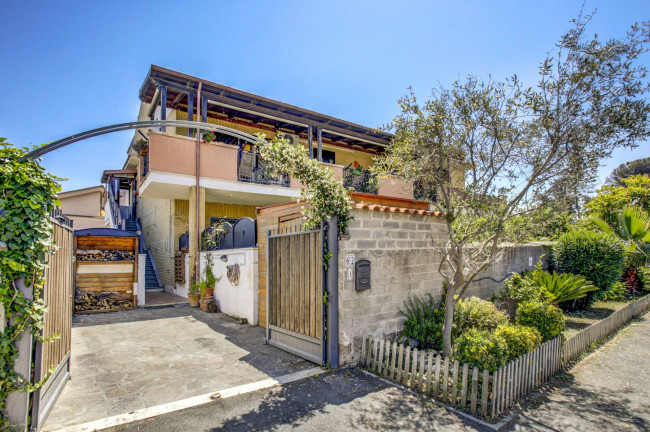Villa bifamiliare in vendita a Pomezia