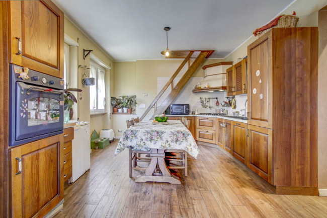Villa bifamiliare in vendita a Pomezia