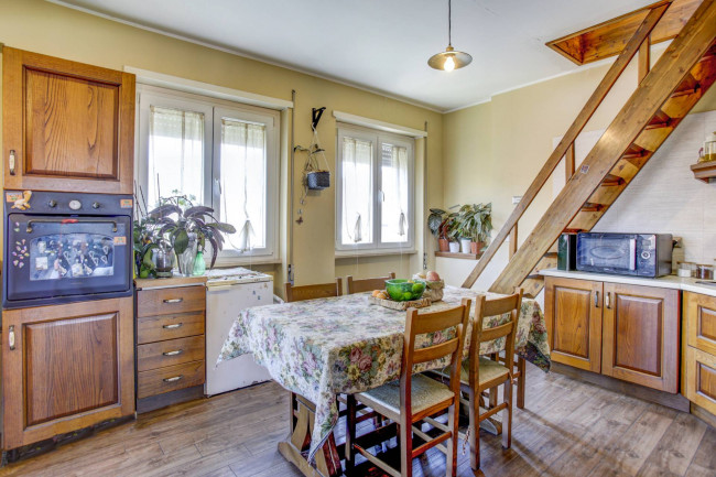 Villa bifamiliare in vendita a Pomezia